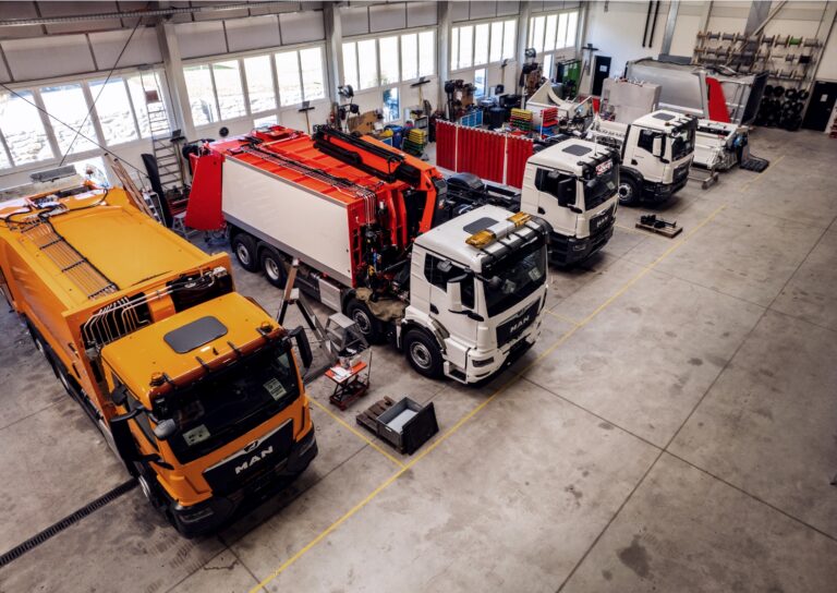 Waste collection trucks | Rent a Compactor