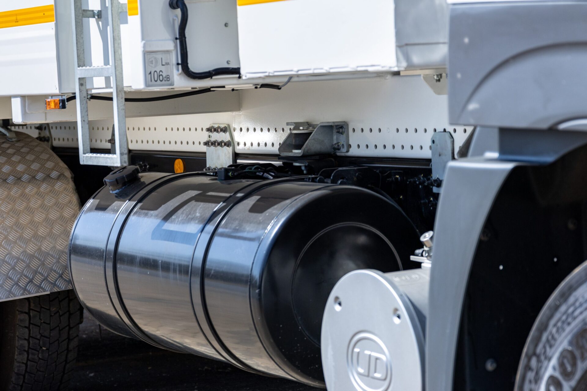 Waste truck maintenance leasing | Zoeller Waste Trucks